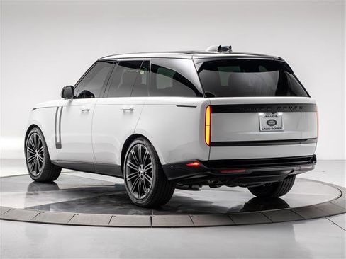 Used 2025 Land Rover Range Rover SE image 3