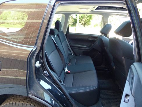Used 2017 Subaru Forester 2.5i Premium AWD/4WD image 40