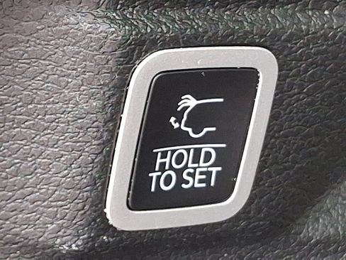 Certified 2023 Jeep Grand Cherokee L Limited w/ Luxury Tech Group II image 33