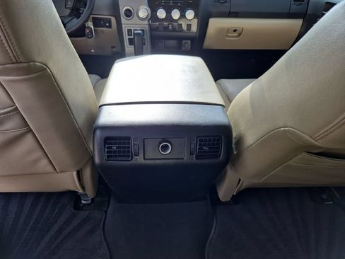 Used 2012 Toyota Tundra 4x4 CrewMax w/ SR5 Pkg image 33