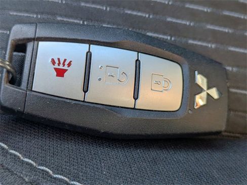 Used 2022 Mitsubishi Outlander ES image 30