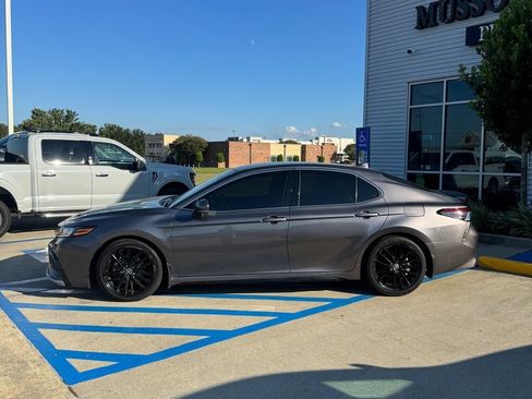 Used 2022 Toyota Camry XSE image 3