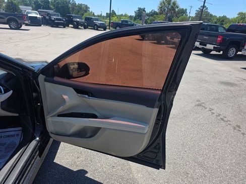 Used 2018 Toyota Camry LE FWD image 10