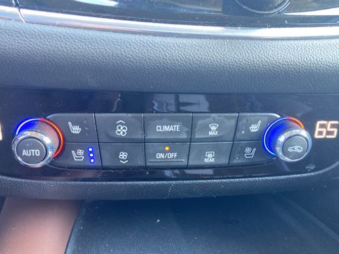 Used 2018 Buick Enclave Avenir w/ Avenir Technology Package AWD/4WD image 19
