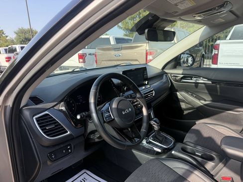 Used 2023 Kia Seltos S FWD image 6