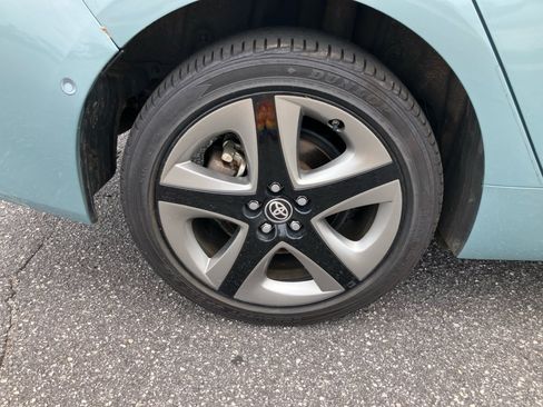 Used 2019 Toyota Prius XLE FWD image 25