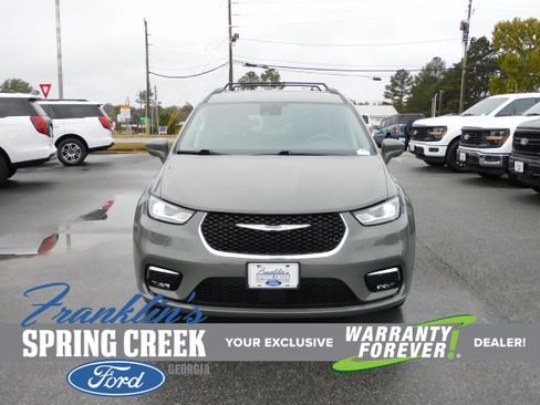 Used 2022 Chrysler Pacifica Touring-L image 1