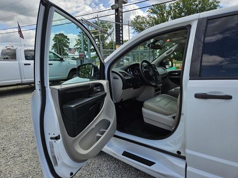 Used 2019 Dodge Grand Caravan SE w/ Power Convenience Group I FWD image 26