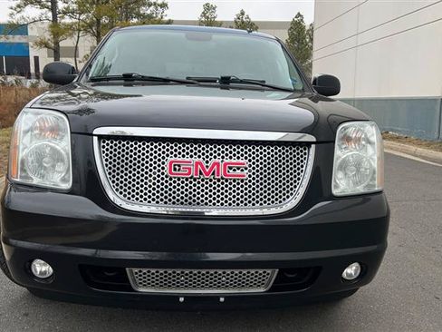 Used 2013 GMC Yukon Denali AWD/4WD image 2