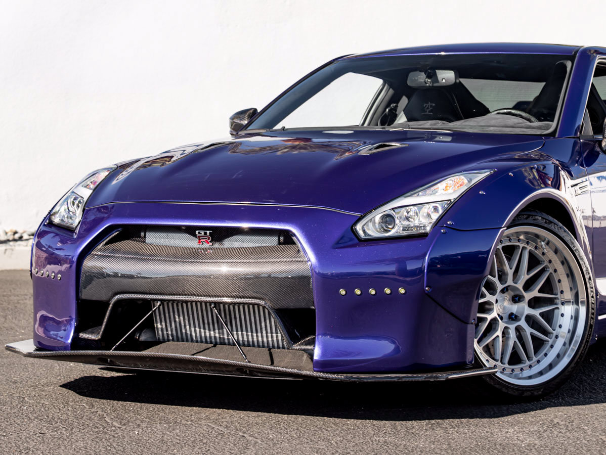 Used 2013 Nissan GT-R Premium AWD/4WD image 2