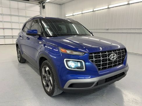 Used 2023 Hyundai Venue Limited FWD image 13