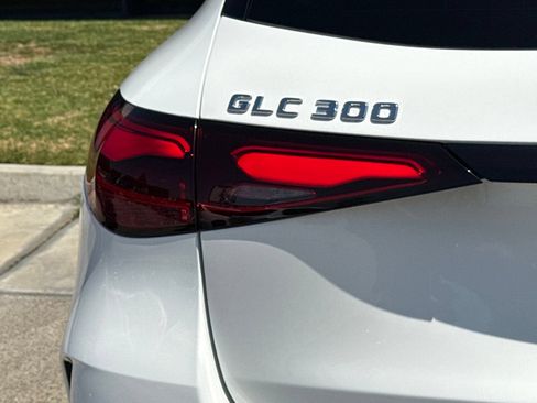 Used 2023 Mercedes-Benz GLC 300 image 11