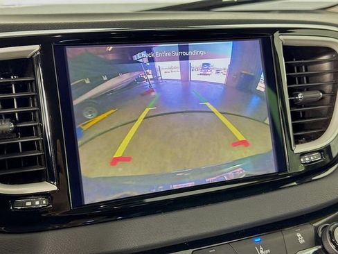 Used 2022 Chrysler Pacifica Touring-L FWD image 15