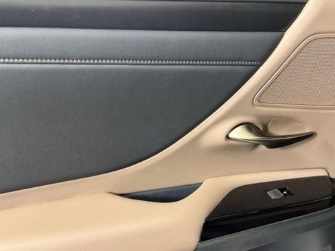 Used 2025 Lexus ES 350 w/ Premium Package image 23