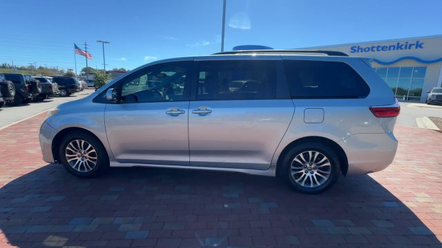 Used 2019 Toyota Sienna XLE Premium FWD image 8