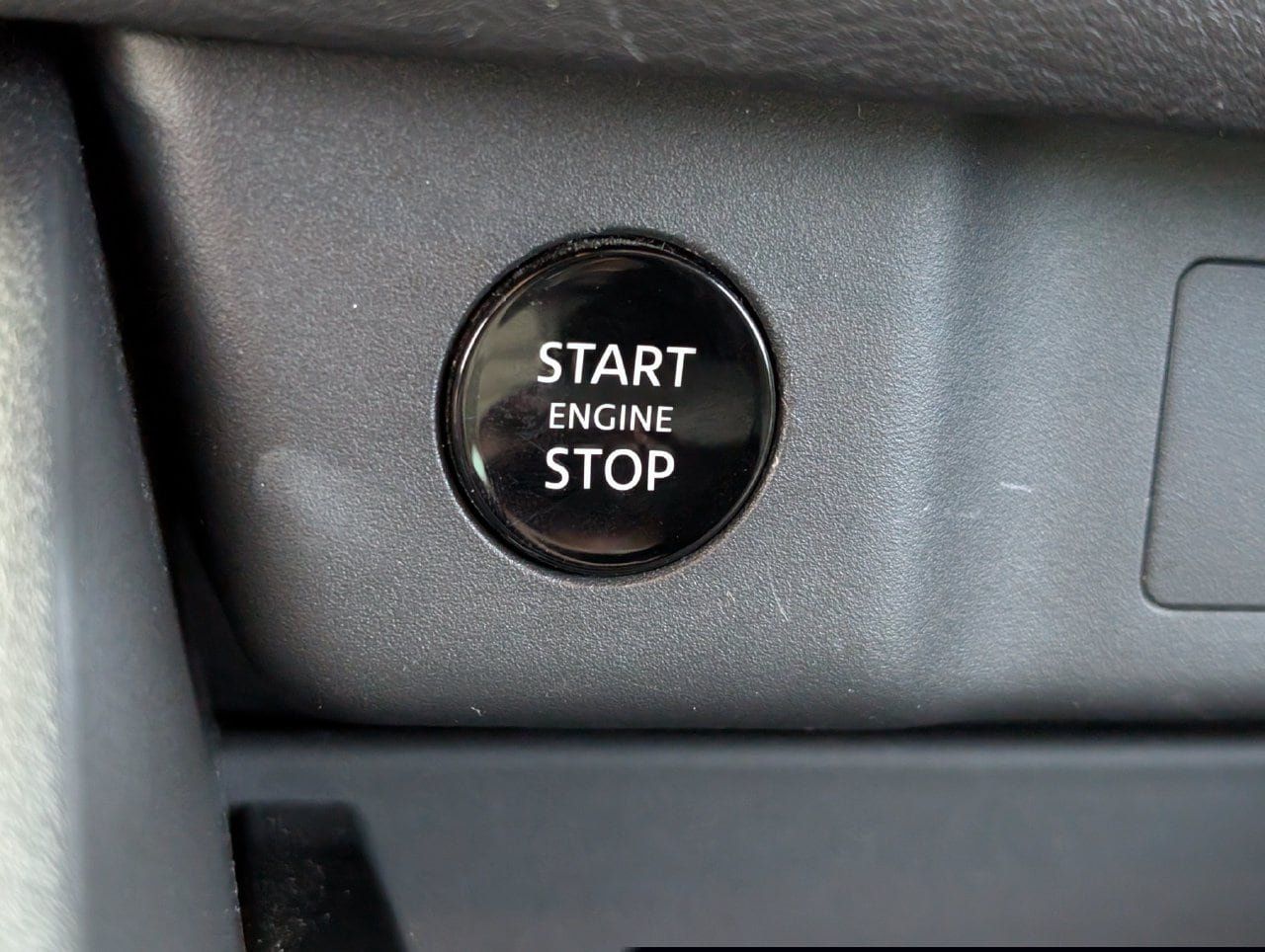 Certified 2025 Nissan Rogue SV FWD image 18