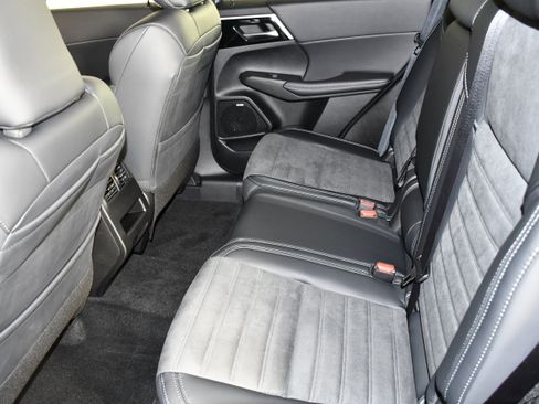 New 2026 Mitsubishi Outlander AWD image 15