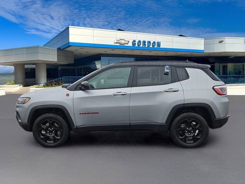 Used 2023 Jeep Compass Trailhawk image 3