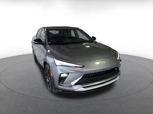 Used 2025 Buick Envista Sport Touring image 3