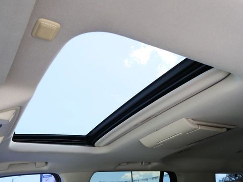 Used 2015 Cadillac Escalade Luxury image 22