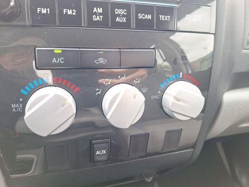 Used 2011 Toyota Tundra 2WD Double Cab image 27