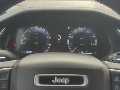 Used 2023 Jeep Grand Cherokee Limited w/ Luxury Tech Group II AWD/4WD image 16