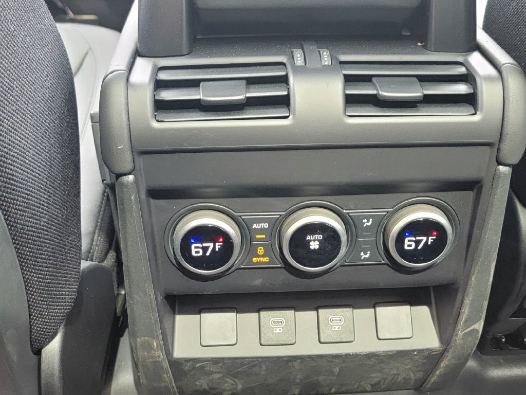 Used 2025 Land Rover Defender 110 V8 AWD/4WD image 33