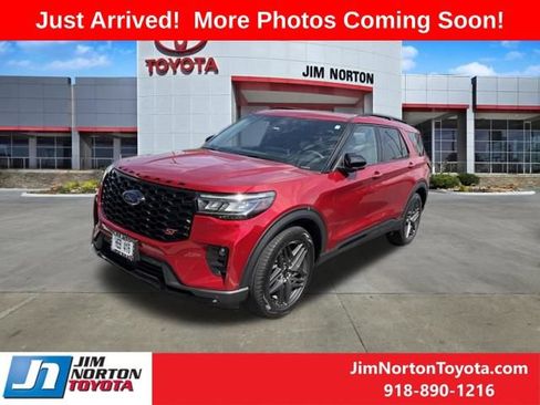 Used 2025 Ford Explorer ST AWD/4WD image 2