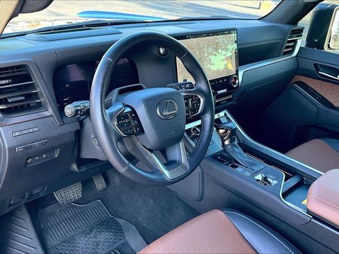 Used 2024 Lexus GX 550 image 17