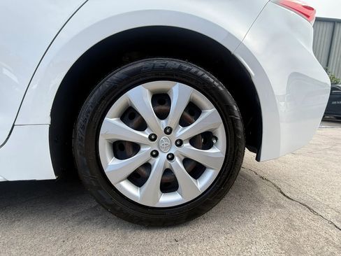 Used 2021 Toyota Corolla LE image 25