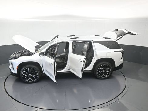 Used 2025 Chevrolet Traverse High Country FWD image 72