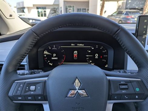 New 2025 Mitsubishi Outlander SEL image 29