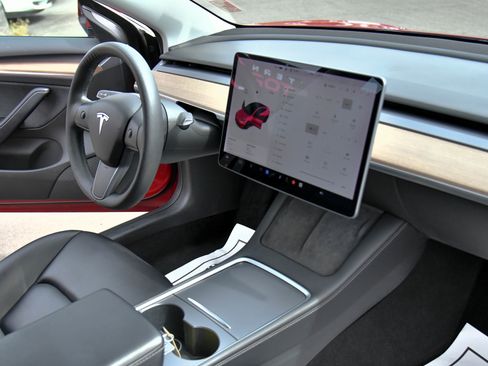 Used 2021 Tesla Model 3 Standard Range Plus image 42