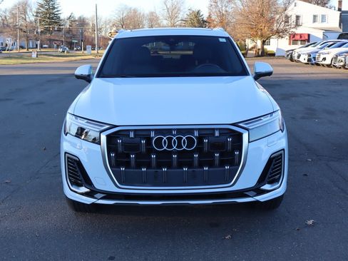 Used 2025 Audi Q7 2.0T Premium w/ Convenience Package image 2