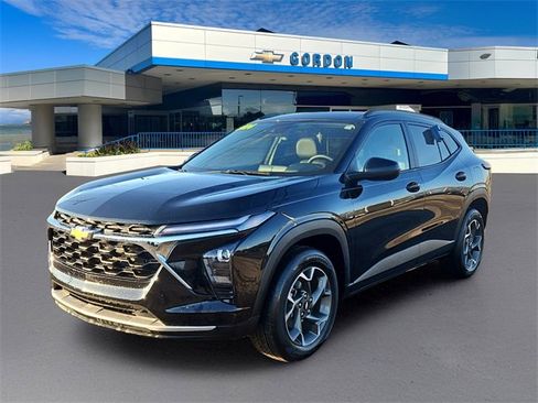 Used 2024 Chevrolet Trax LT w/ Driver Confidence Package image 1