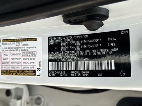 Used 2022 Toyota 4Runner SR5 Premium w/ Moonroof Package AWD/4WD image 35