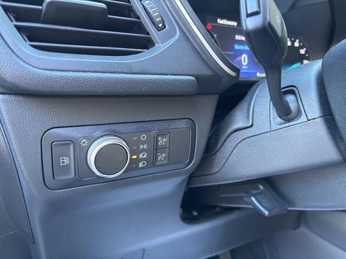 Used 2021 Ford Escape SE image 9