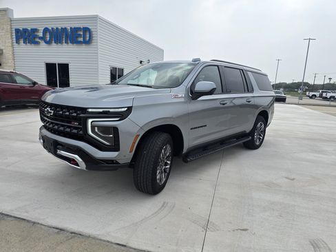 Used 2025 Chevrolet Suburban Z71 AWD/4WD image 7