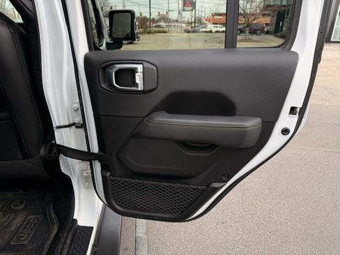 Used 2021 Jeep Gladiator Overland image 34