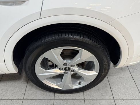 Certified 2022 Audi Q5 2.0T Premium Plus w/ Premium Plus Package AWD/4WD image 11