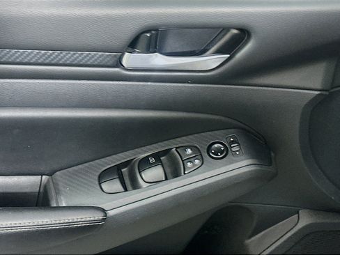 Used 2025 Nissan Altima 2.5 SV image 15