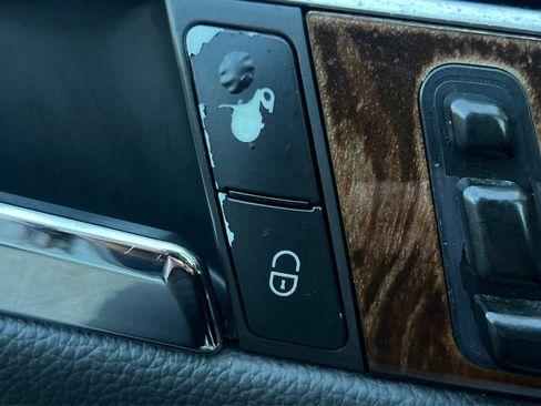 Used 2013 Mercedes-Benz C 250 Sedan image 38