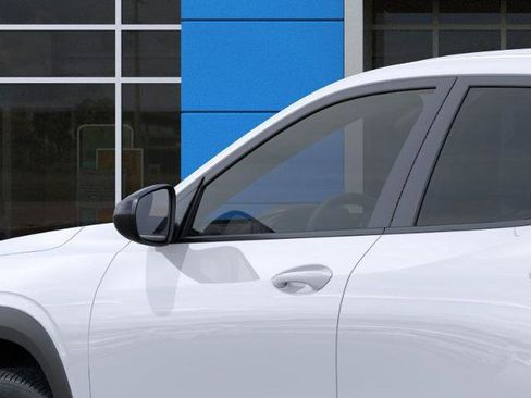 New 2025 Chevrolet Trax RS image 12