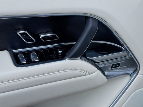 Used 2024 Land Rover Range Rover SE image 20