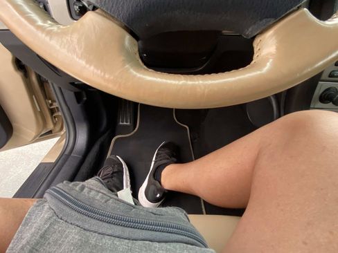 Used 2005 Ford Thunderbird image 25