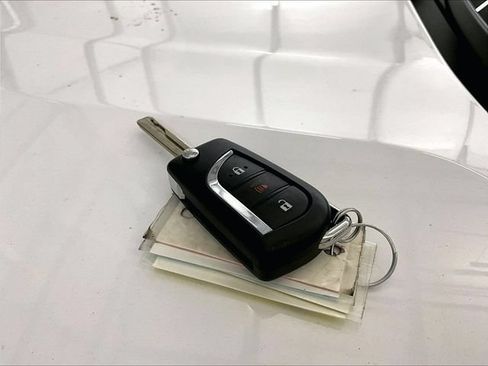 Used 2025 Toyota RAV4 LE AWD/4WD image 9