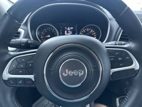 Used 2019 Jeep Compass Latitude FWD image 14
