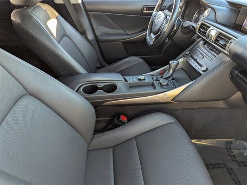 Used 2019 Lexus IS 300 image 9