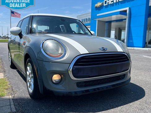 Used 2017 MINI Cooper 4-Door Hardtop FWD image 1
