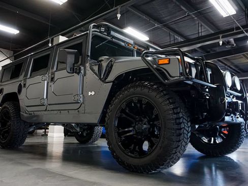 Used 2003 HUMMER H1 4-Door Wagon AWD/4WD image 2